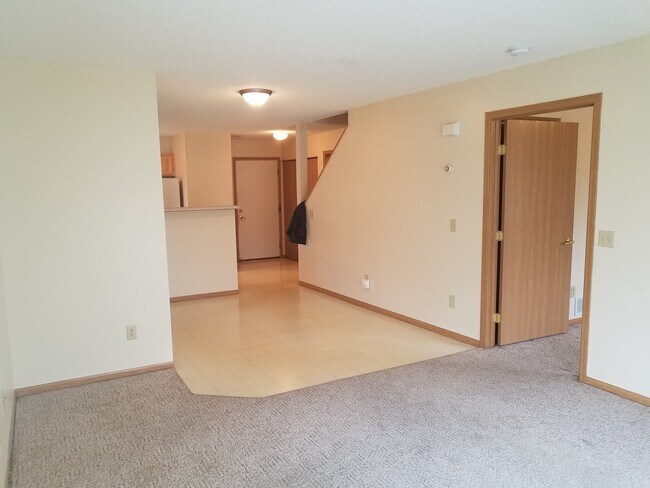 Building Photo - 233 Birch St N