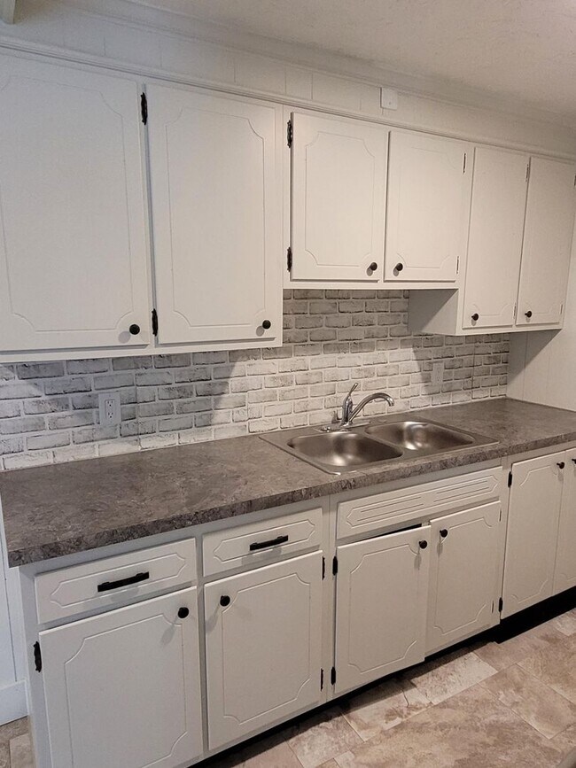 Primary Photo - 3707 Old Philadelphia Pike