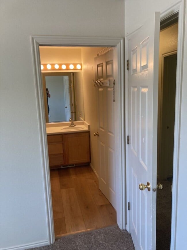 Building Photo - 3 bed, 1.5 bathroom - Two Story Twin Home