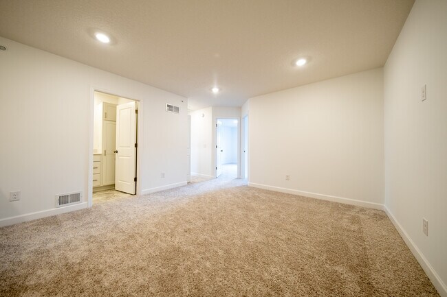 Building Photo - 15142 Archdale Ln