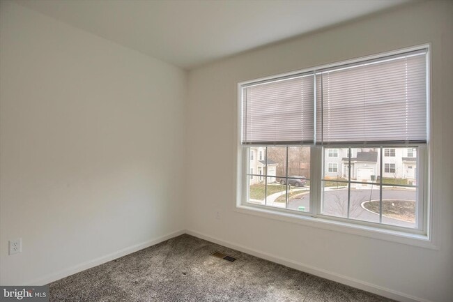 Building Photo - 30 Parkview Dr