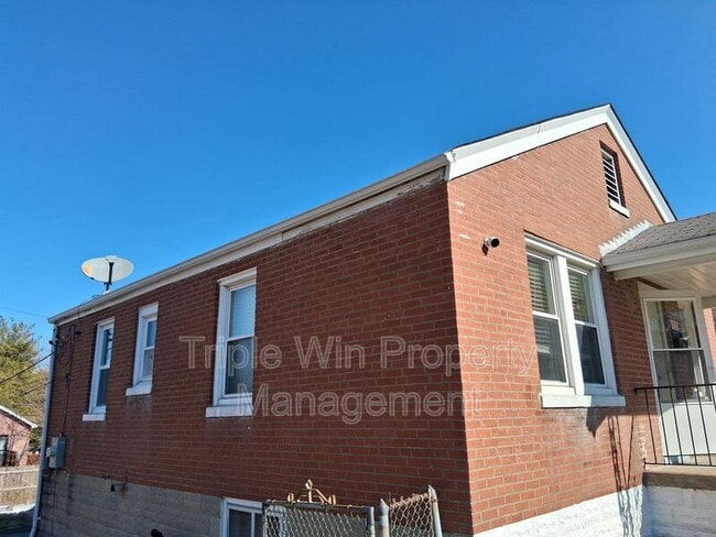 Building Photo - 313 Carthage Ave