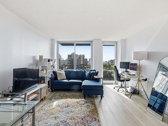 Building Photo - 450 W Briar Pl