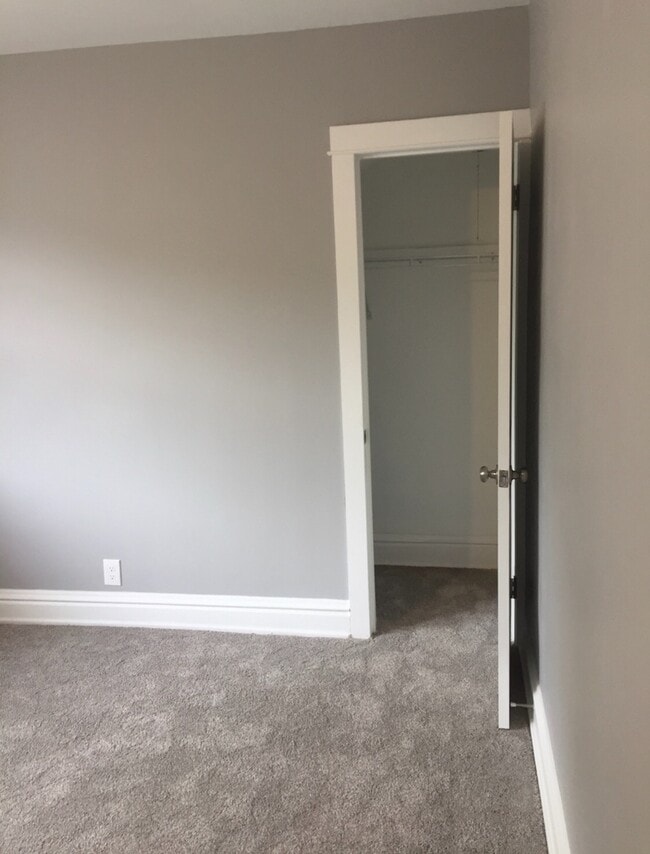 Building Photo - Modern remodeled home in Emmaus.