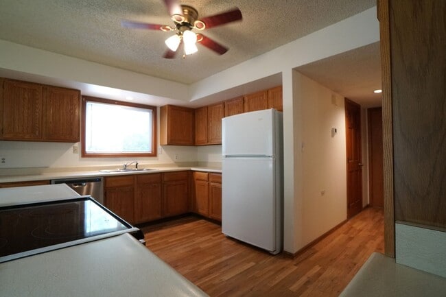 Building Photo - 1155 Popes Valley Dr