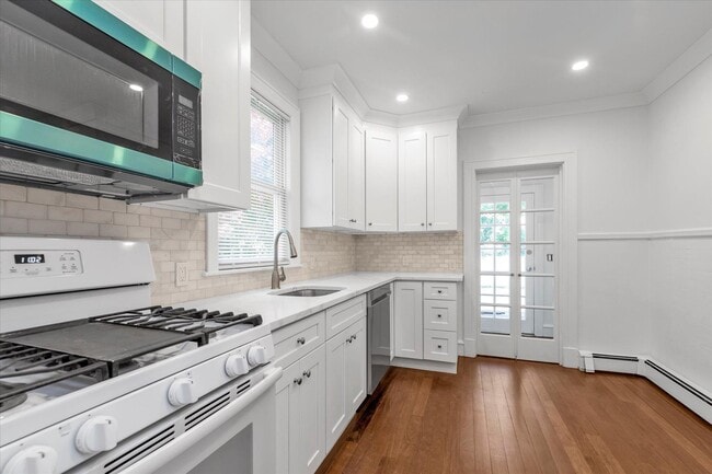 Building Photo - 23 S Bayles Ave