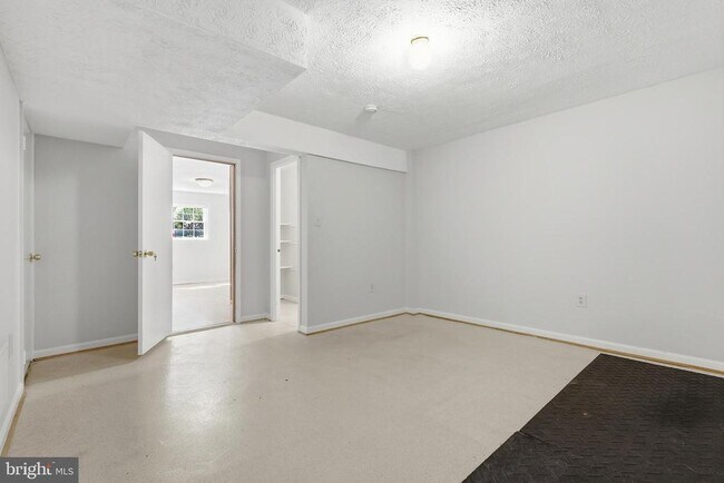 Building Photo - 8031 Sleepy View Ln
