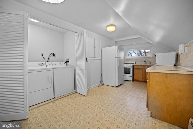 Building Photo - 842 Bethlehem Pike