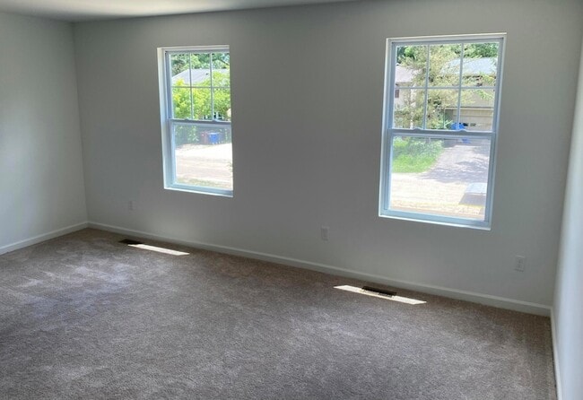 Building Photo - 2682 Valley Dr