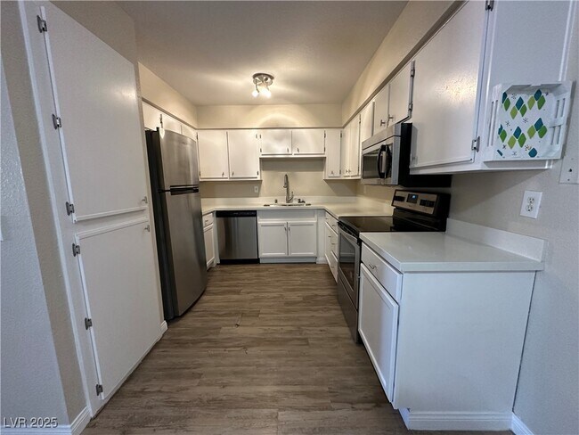 Building Photo - 3151 N Soaring Gulls Dr