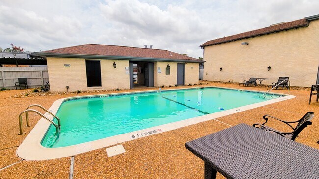 Building Photo - 4500 Sherwood Ln