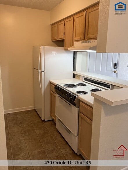 Building Photo - 430 Oriole Dr