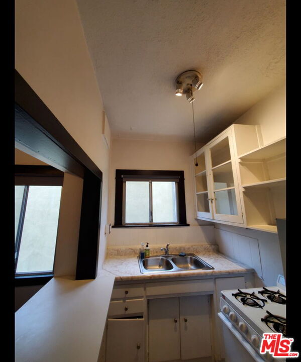 Building Photo - 30 Dudley Ave
