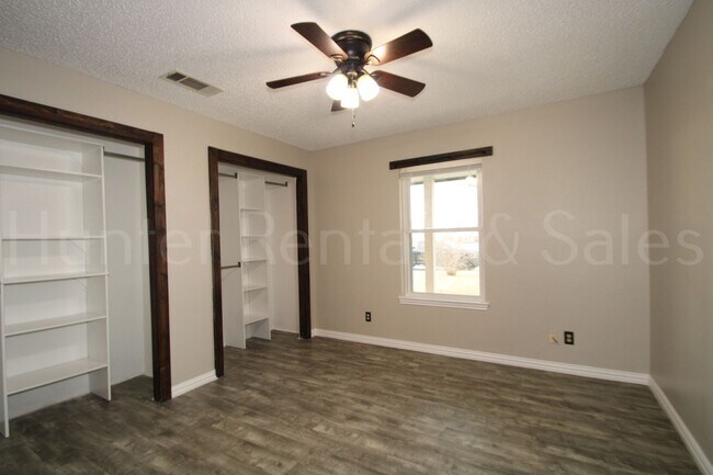 Building Photo - Stylish Killeen Retreat on Mountain View Drive