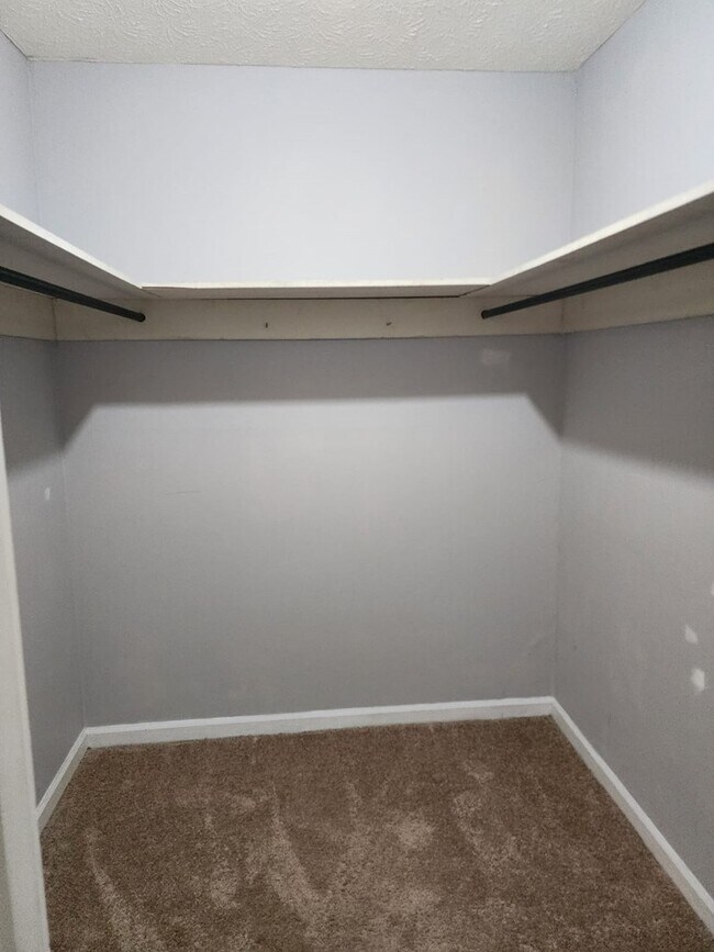Building Photo - 946 Elysium Dr