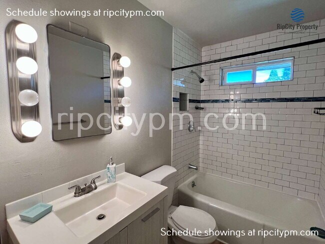 Building Photo - 8040 SW Oleson Rd