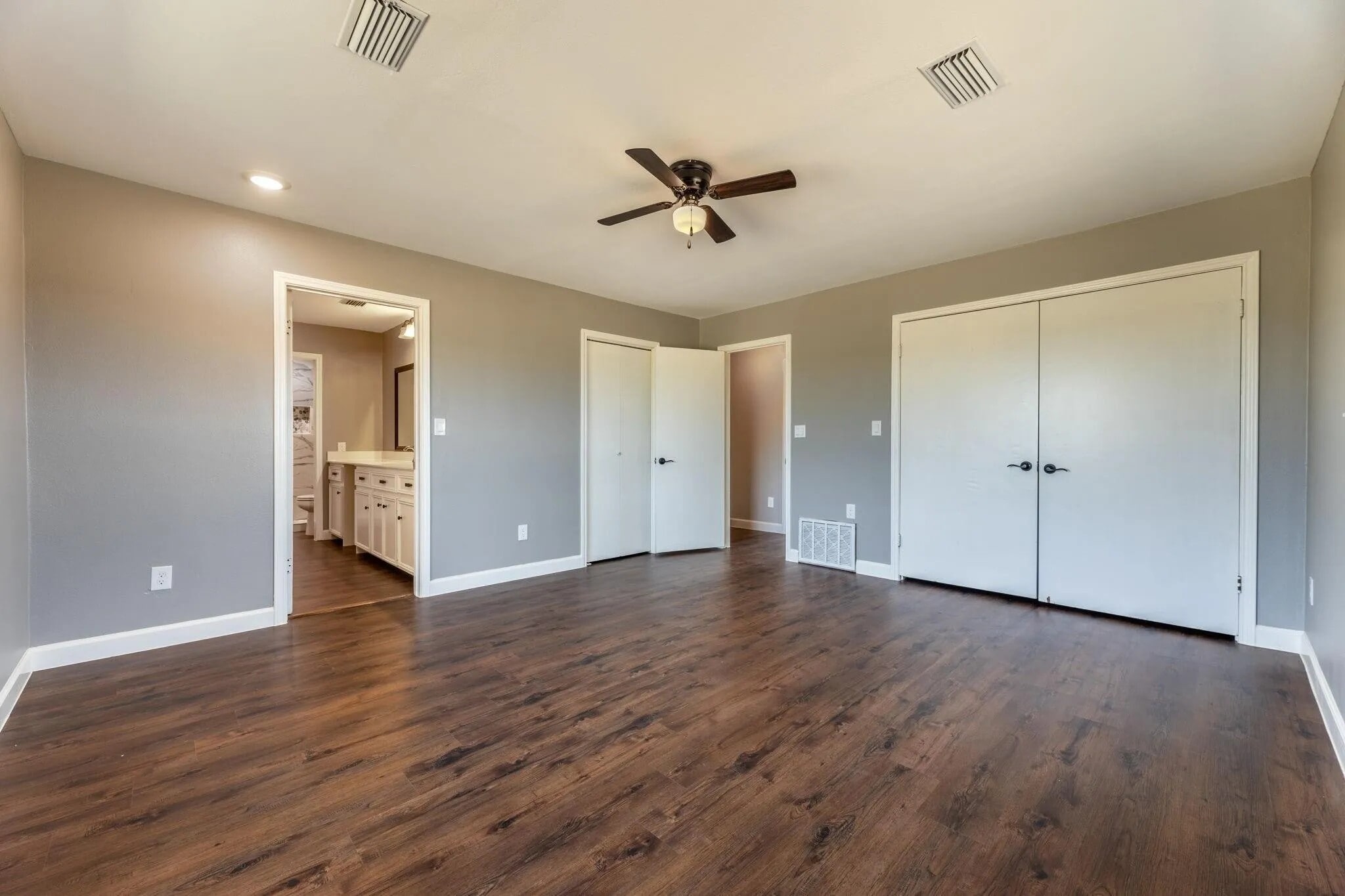 Building Photo - 6200 N Interstate 45 Service Rd