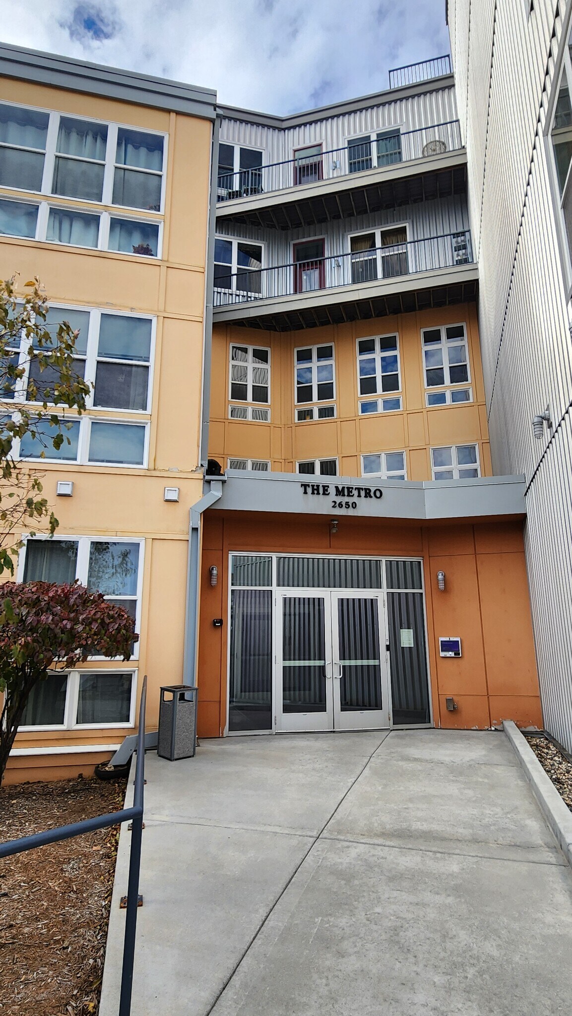 Building Photo - 2650 University Ave W