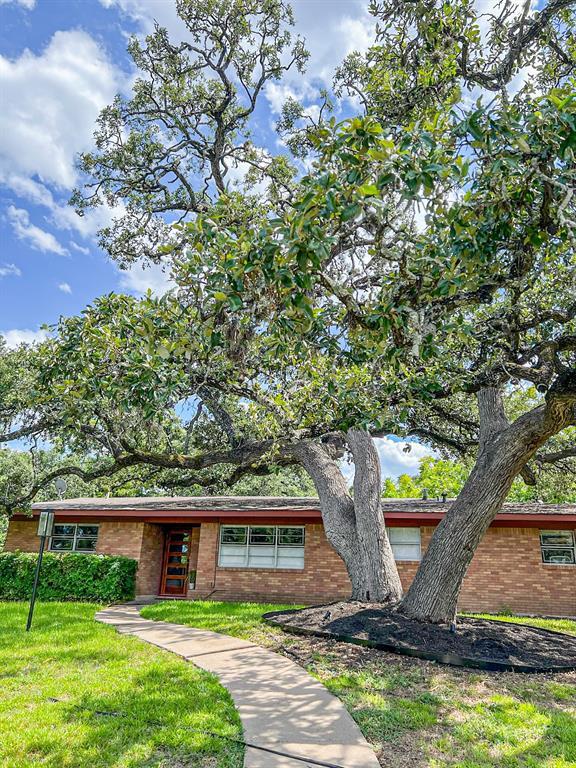 Building Photo - 205 W Covington Dr