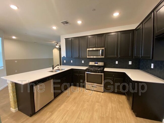 Building Photo - 3212 N Noyes Ct