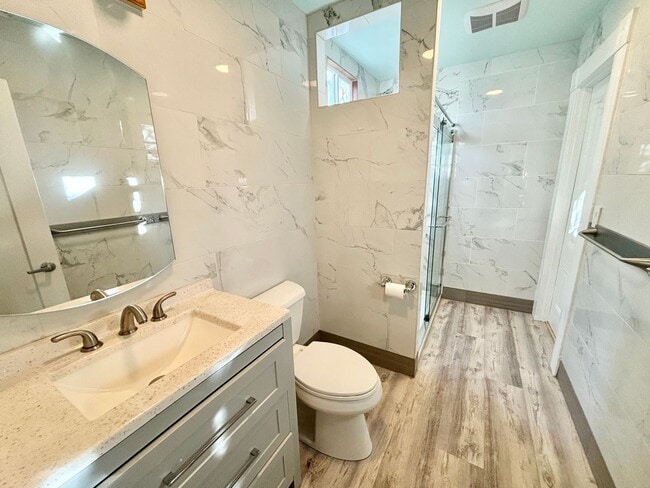 Building Photo - Adorable and Historic Home in West Alameda