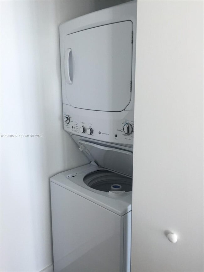 Building Photo - 1300 S Miami Ave