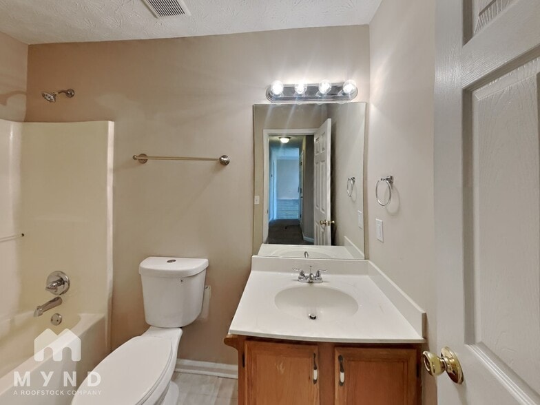 Building Photo - 123 Eagle Glen Dr