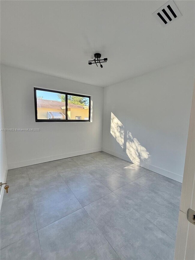 Building Photo - 12615 N Miami Ave