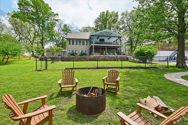 Building Photo - 1115 Red Bud Dr