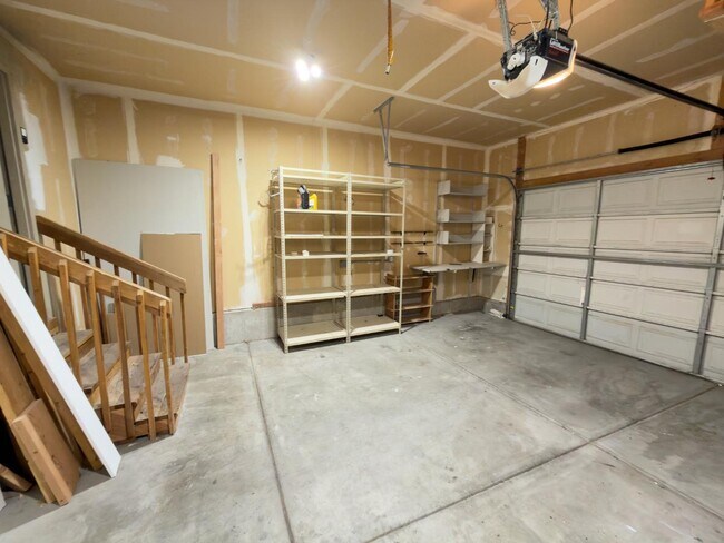 Building Photo - 317 W Farmside Dr