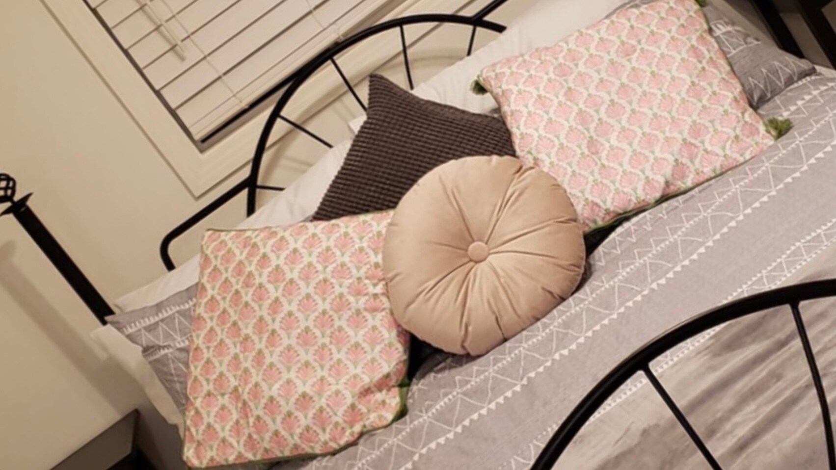 Building Photo - 2950 Columbia St