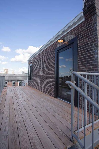 Building Photo - 1529 W Market St