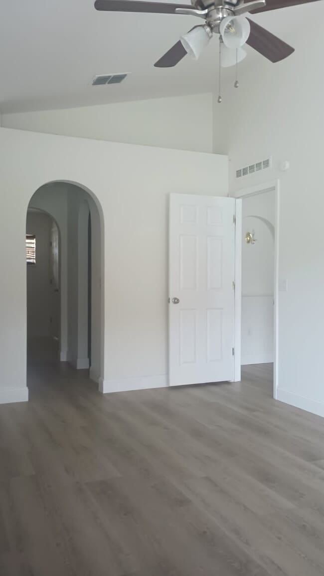 Building Photo - 4460 SW 44th St