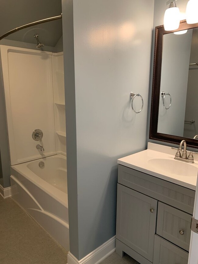 Building Photo - Charming Home with Large Backyard Near Radford University