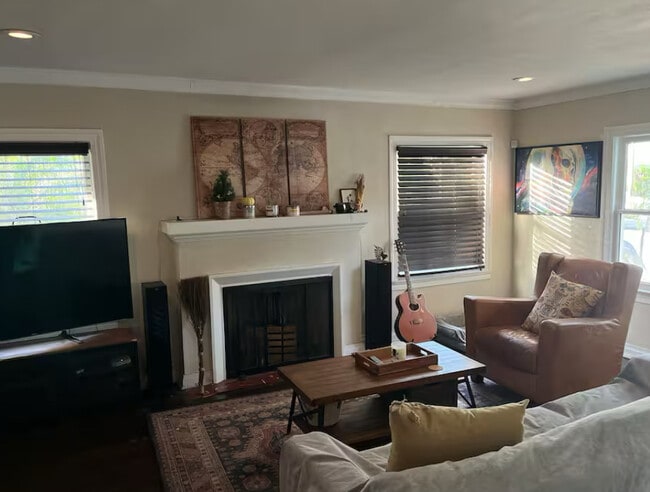 Building Photo - 1220 E Mohawk Ave