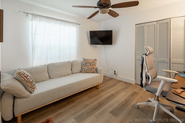 Building Photo - 73 Admirals Ct