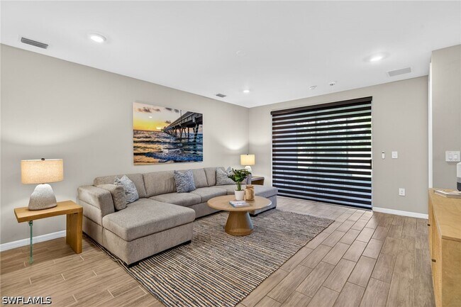 Building Photo - 14567 Edgewater Cir