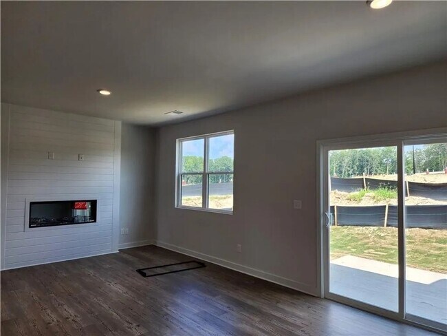 Building Photo - Spacious 3BR Townhome in Lawrenceville