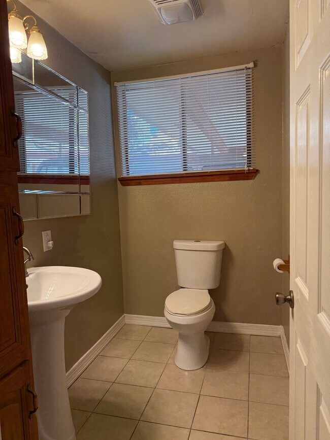 Building Photo - Charming Barndominium Rental with Scenic Foothill Views – Springville, CA