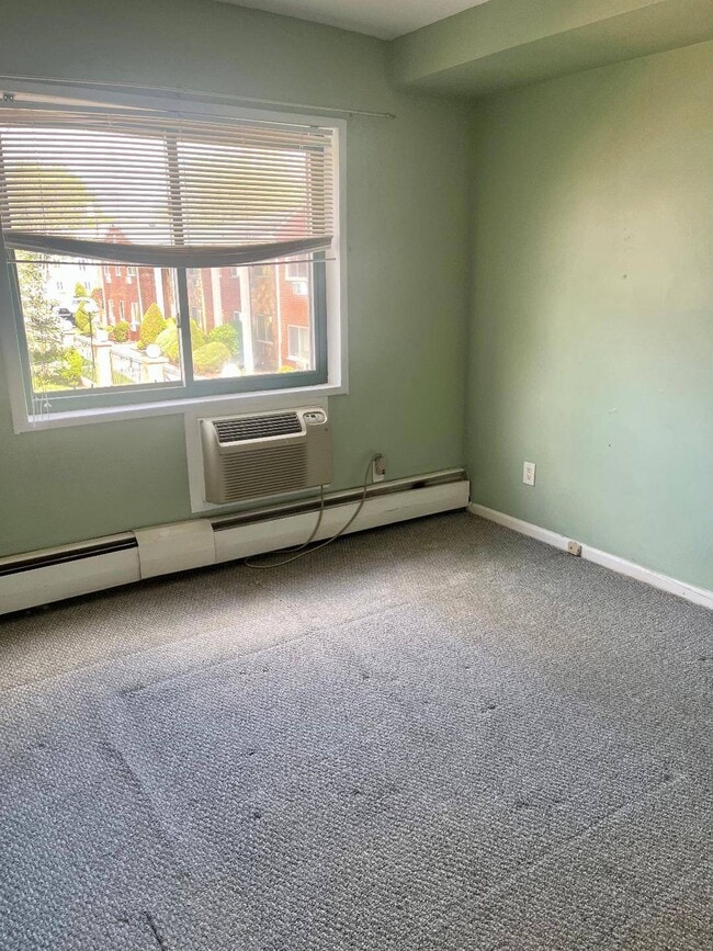 Building Photo - 1292 Richmond Ave