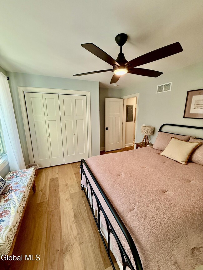 Building Photo - 16 Newton St