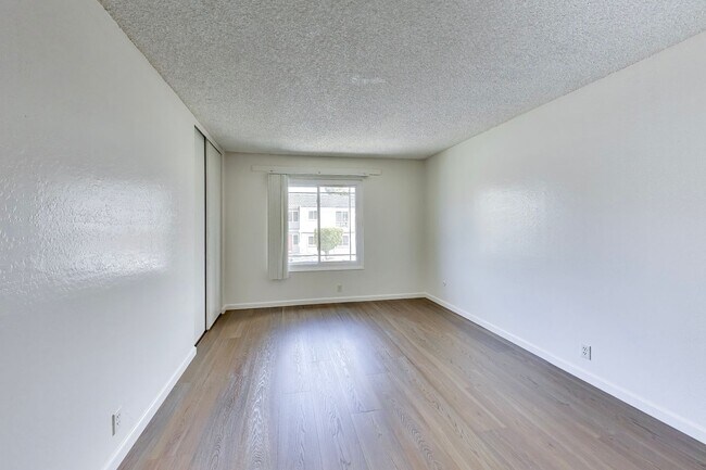 Building Photo - Beautiful 4-Bedroom, 2-Bathroom Daly City Home for Rent