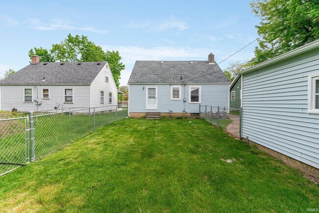 Building Photo - 470 Charlotte Ave