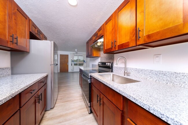 Building Photo - Newly Remodeled City View Apartments