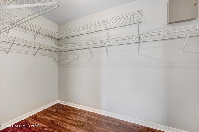 Building Photo - Suntree living