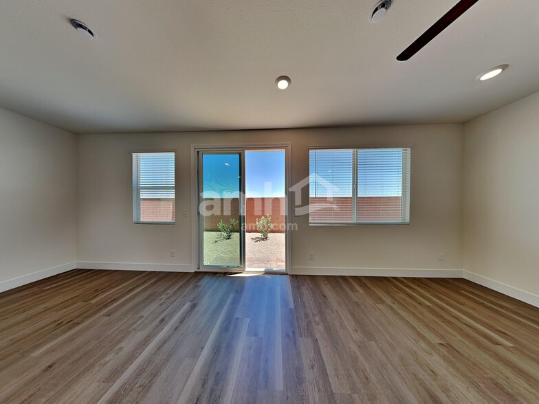 Building Photo - 9165 Sierra Point Court