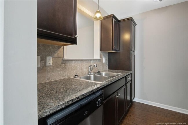 Building Photo - 2615 Middle Br Bnd