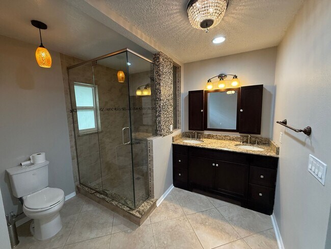Building Photo - Pretty 3/2 Pool Home in Spring Oaks Commun...