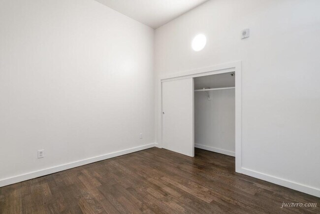 Building Photo - 25 Elgin Park