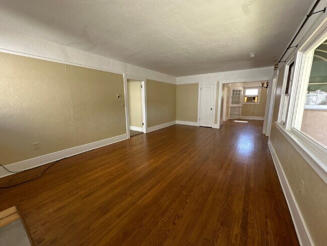 Building Photo - Charming 1928 Vintage Cottage Near Cal Poly – Available Now